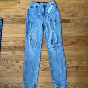 URBAN OUTFITTERS BDG RIPPED MOM JEANS // NWT